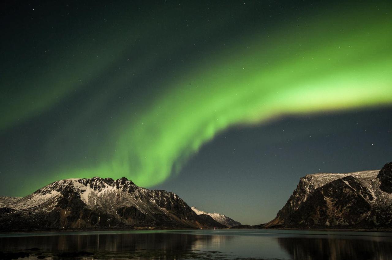 Anker Brygge Hotel Сволвер Екстериор снимка Aurora borealis over the lake