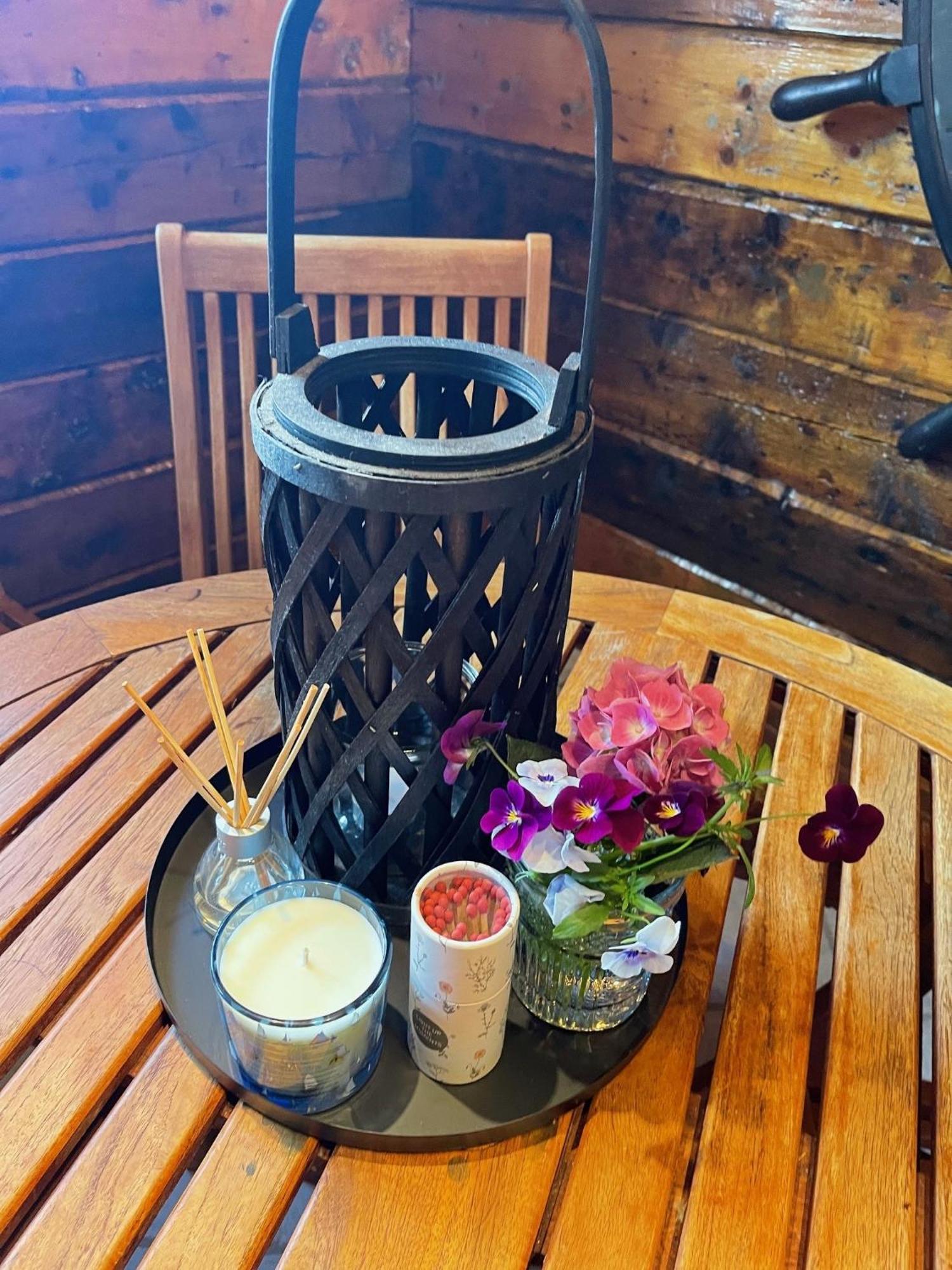 Anker Brygge Hotel Сволвер Екстериор снимка A candle lantern