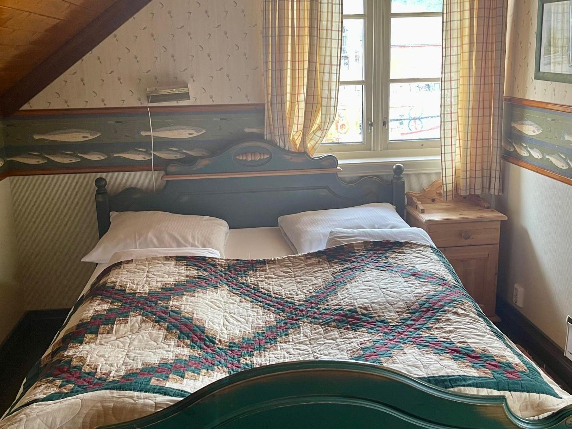 Anker Brygge Hotel Сволвер Екстериор снимка The bed in the room where the body of the murdered woman was found