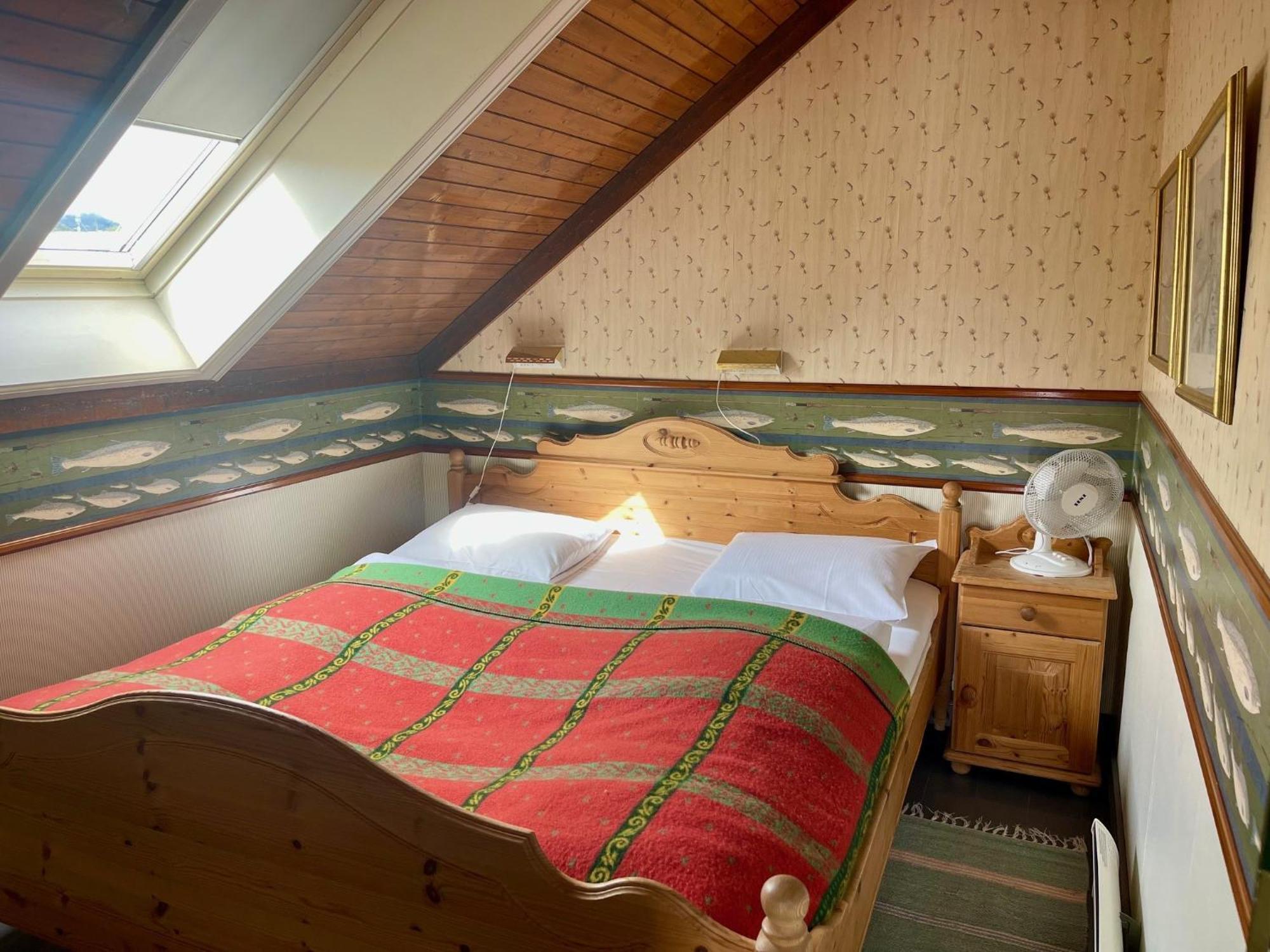 Anker Brygge Hotel Сволвер Екстериор снимка A bedroom in the hotel