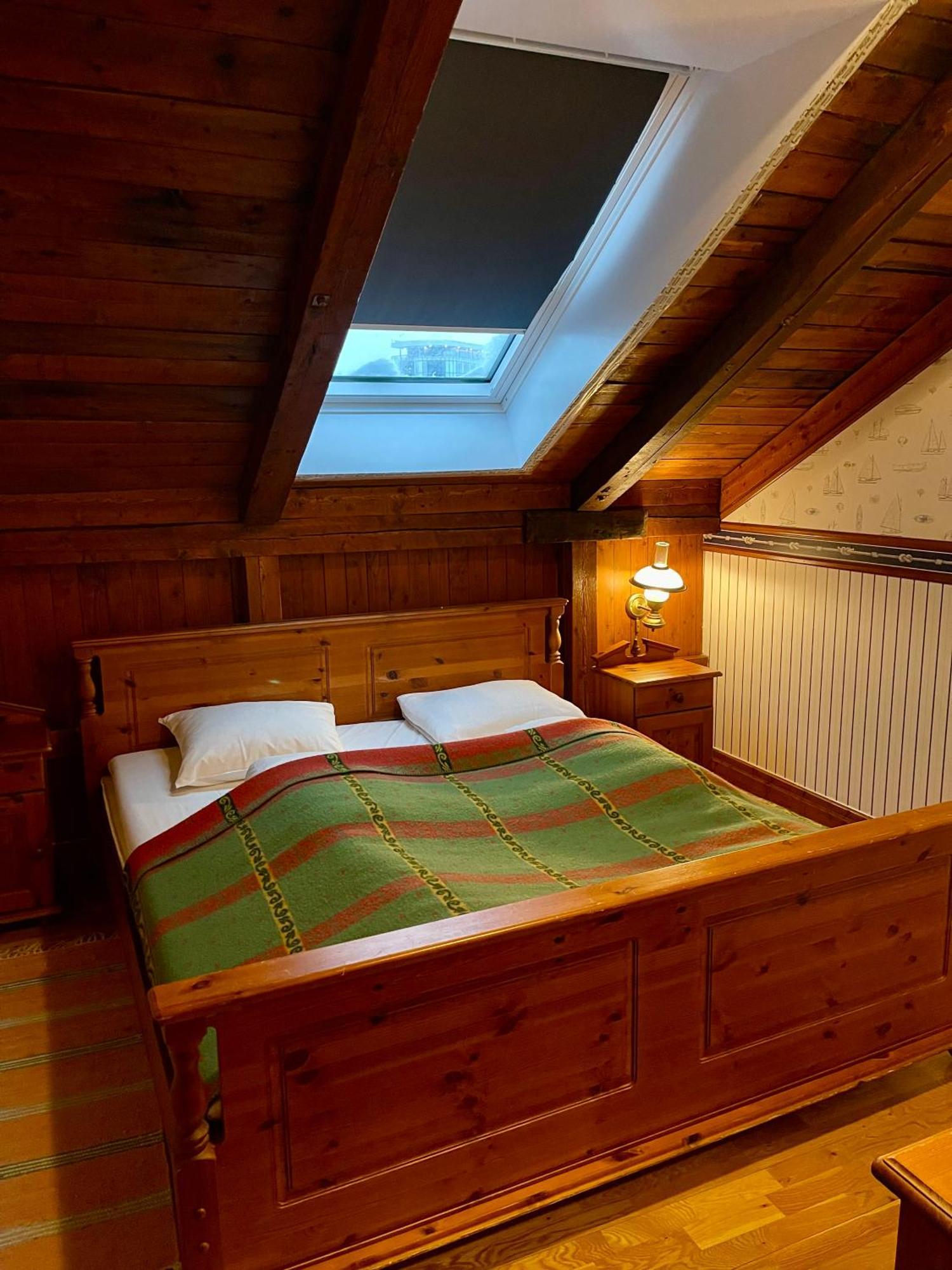 Anker Brygge Hotel Сволвер Екстериор снимка A bedroom in a hotel