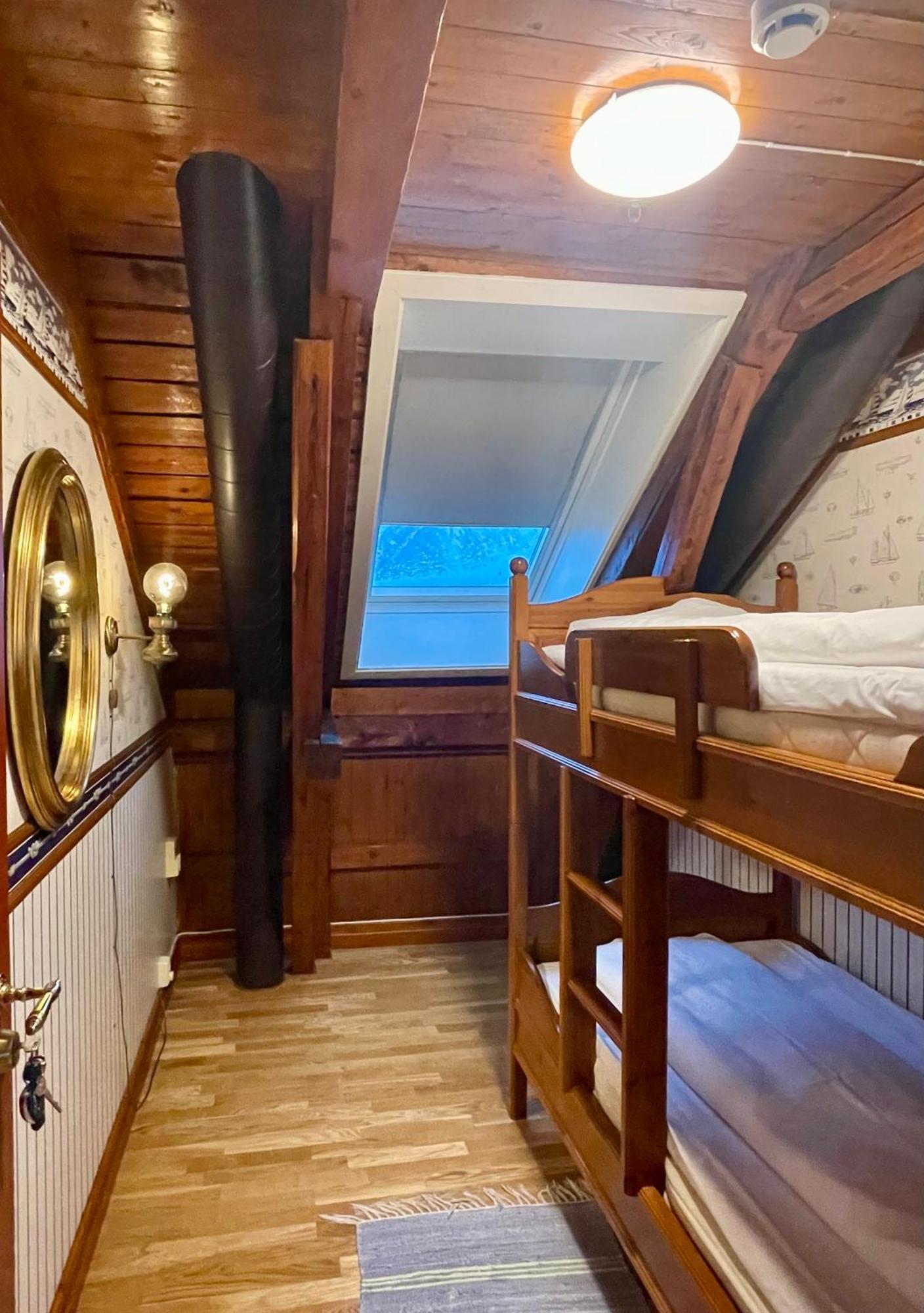Anker Brygge Hotel Сволвер Екстериор снимка A room at the hotel