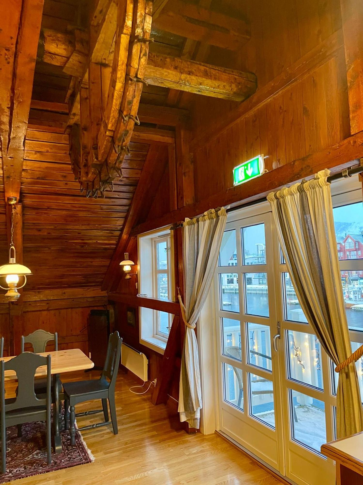 Anker Brygge Hotel Сволвер Екстериор снимка Interior of the restaurant